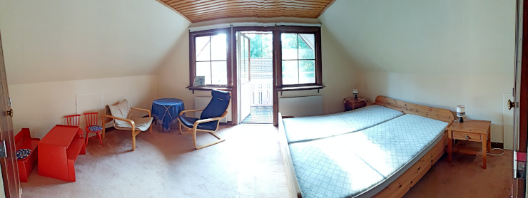 Das Balkonzimmer im Haupthaus (Panoramaaufnahme)